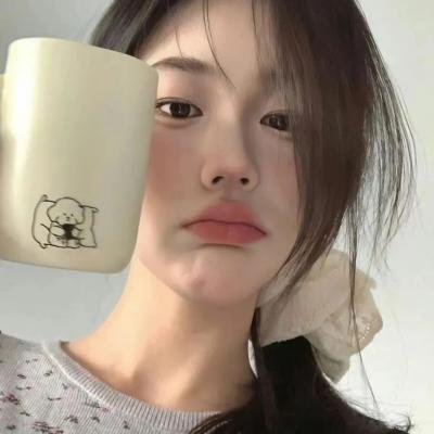 戴金色面具的男子